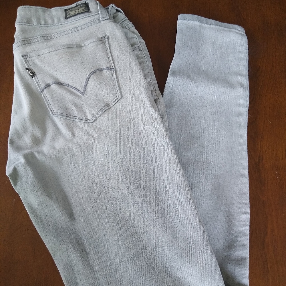 Women's Levi Skinny Jeans